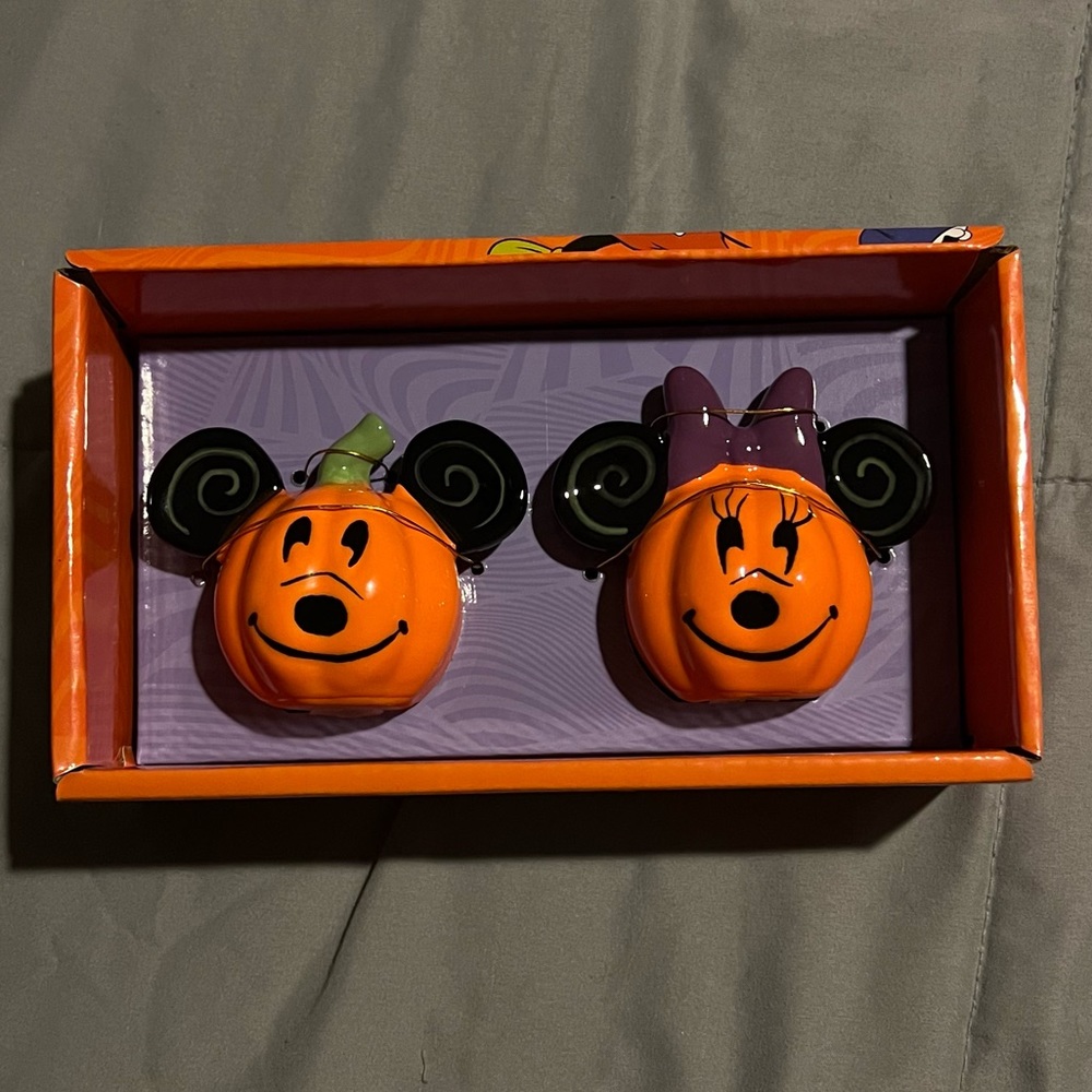 Mickey Mouse Halloween salt & pepper shakers 🎃